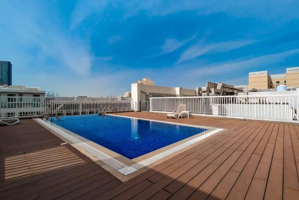 Amazing 1 Bedroom Maid In Laya In Jvc Appartement *