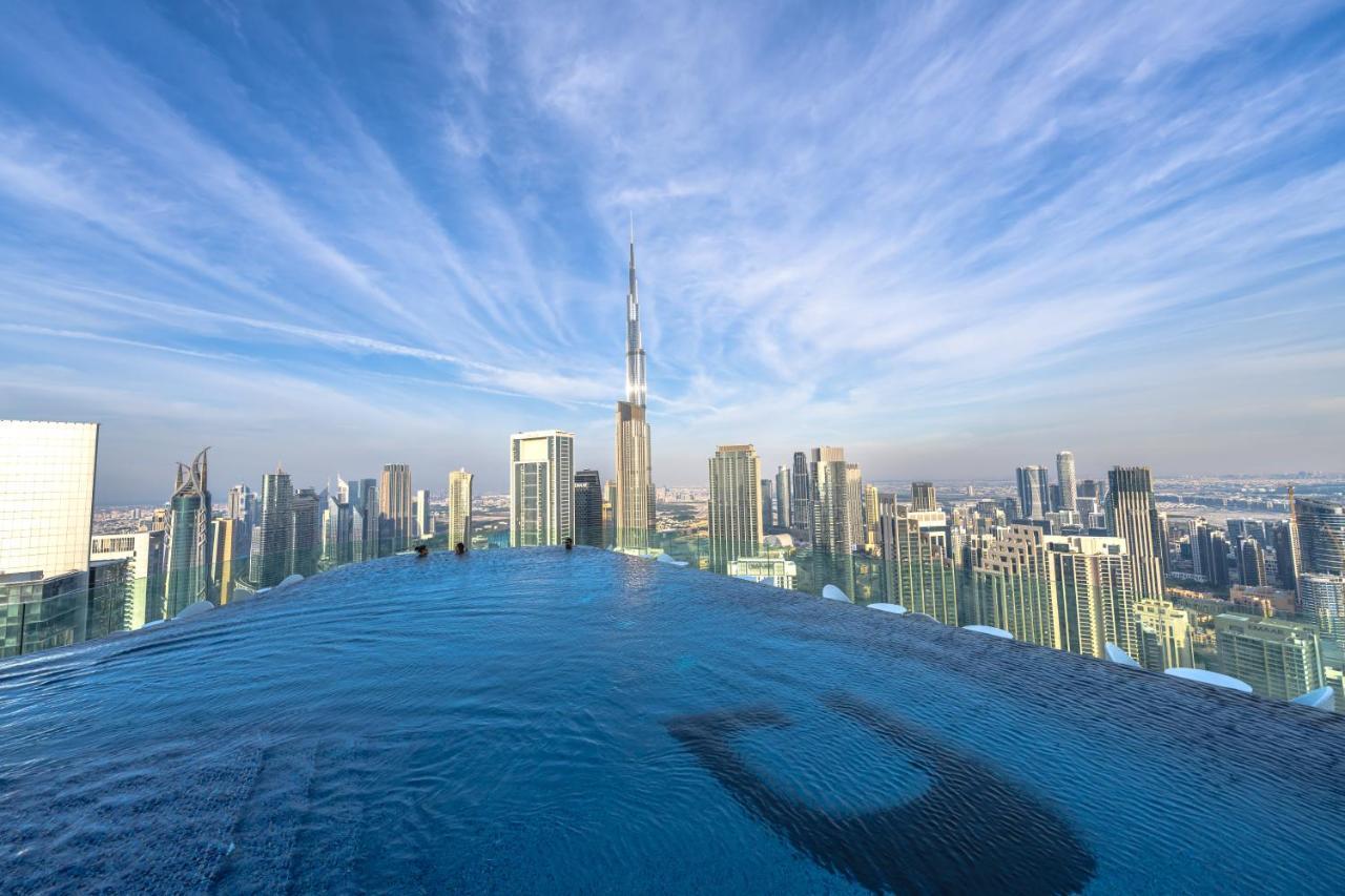 Magical Rooftop Pool In Downtown With Burj Khalifa & Sea View! Apartment