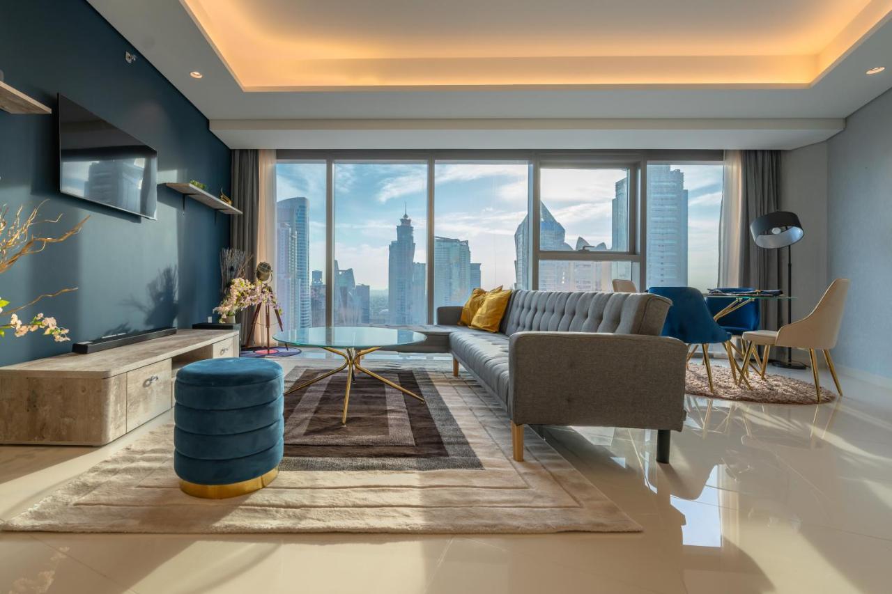 Magical Rooftop Pool In Downtown With Burj Khalifa & Sea View! Apartment Dubai