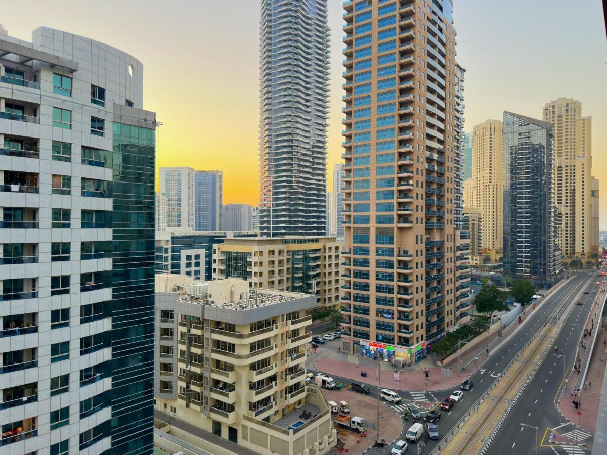 Luxury & Centric Flat With Balcony Views In Marina * Dubaï