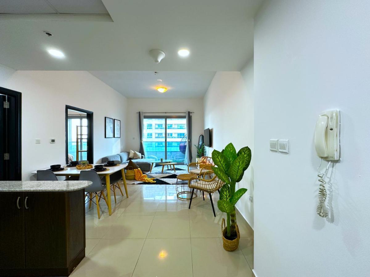 Luxury & Centric Flat With Balcony Views In Marina Dubaï