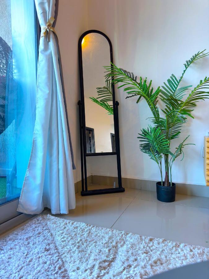 Luxury & Centric Flat With Balcony Views In Marina Dubaï