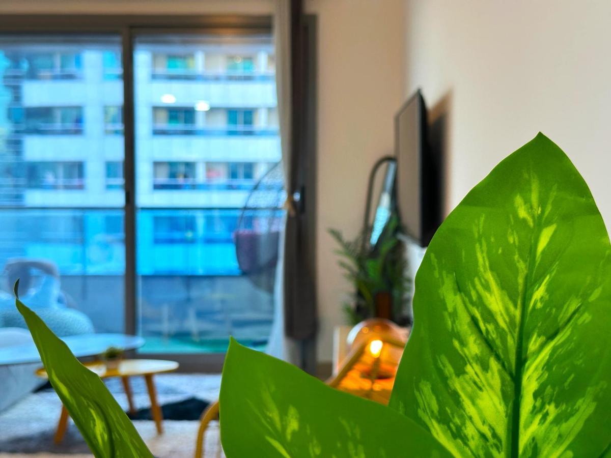 Luxury & Centric Flat With Balcony Views In Marina Dubaï