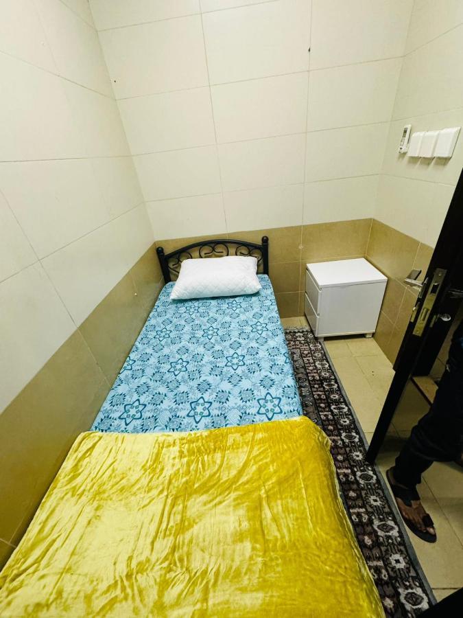 Small Single Inside Luxurious Pensión *