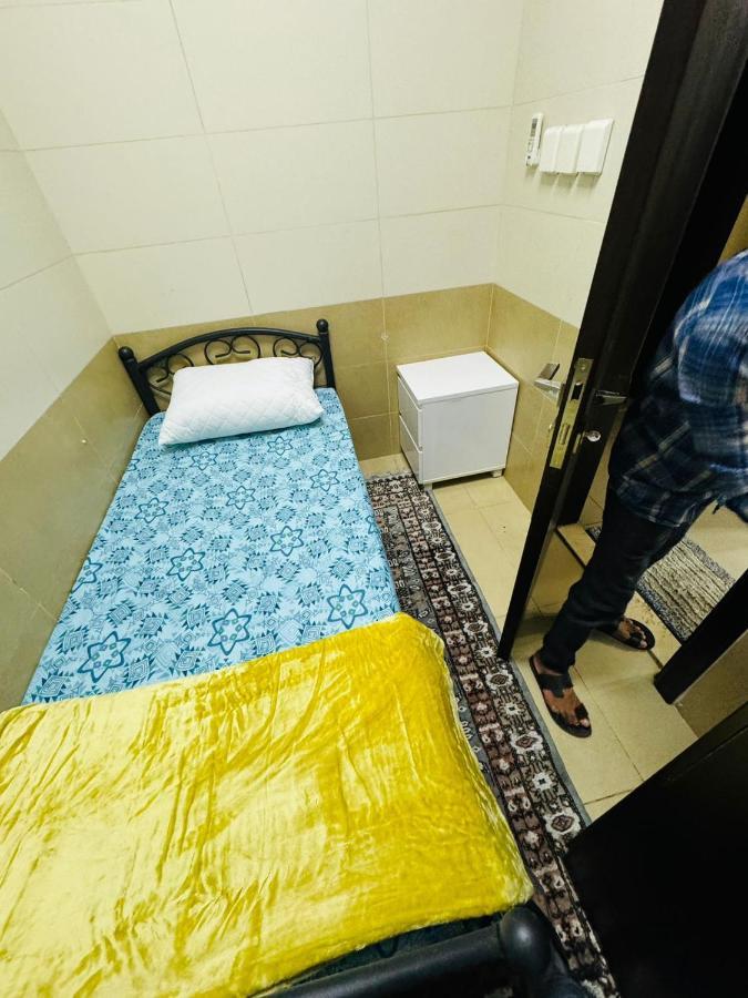 Small Single Inside Luxurious Pensión