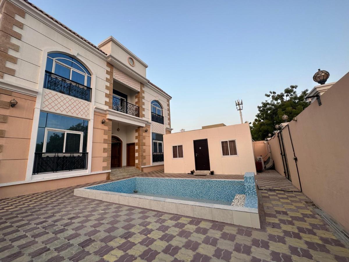 Small Single Inside Luxurious * Dubái