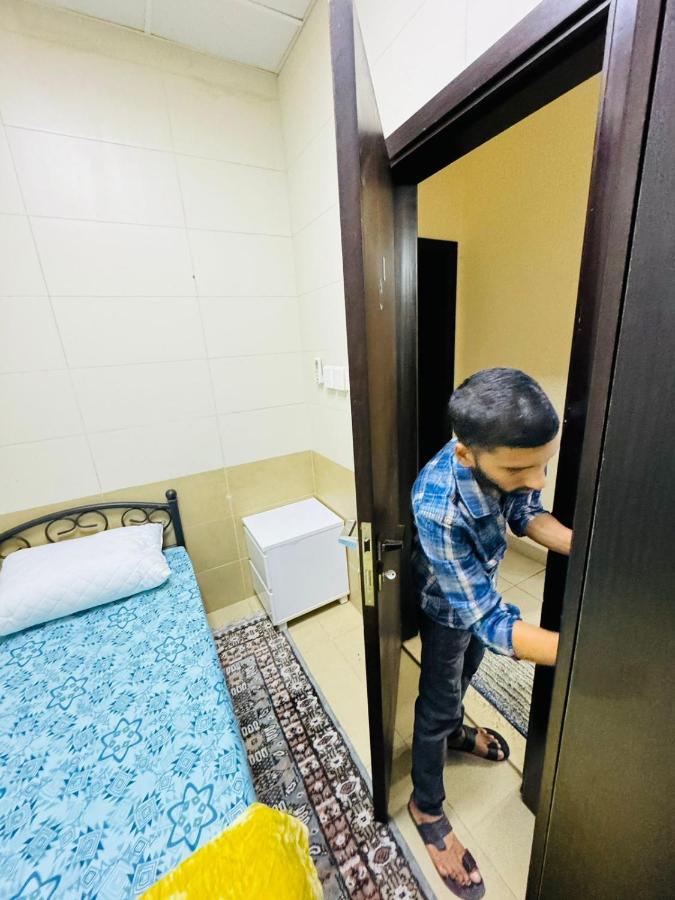Small Single Inside Luxurious Pensión *