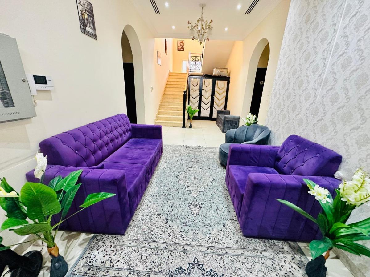 Small Single Inside Luxurious Dubái