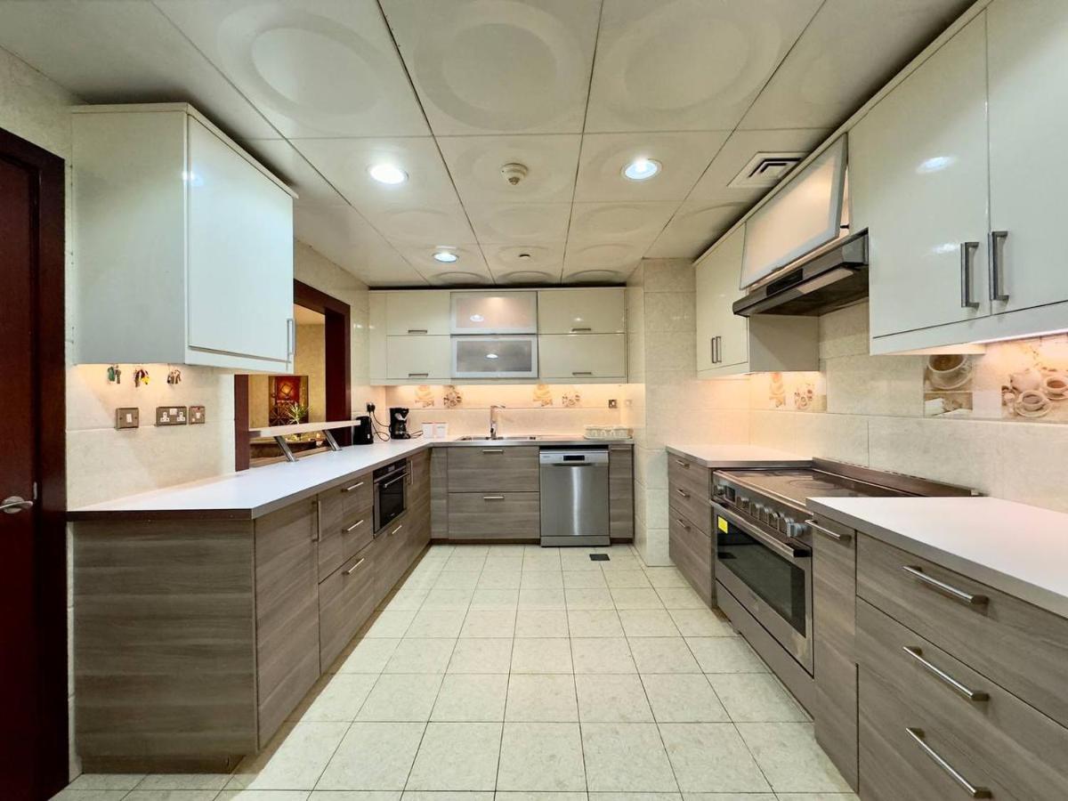 Ar Holiday Jbr 2 Hostal *