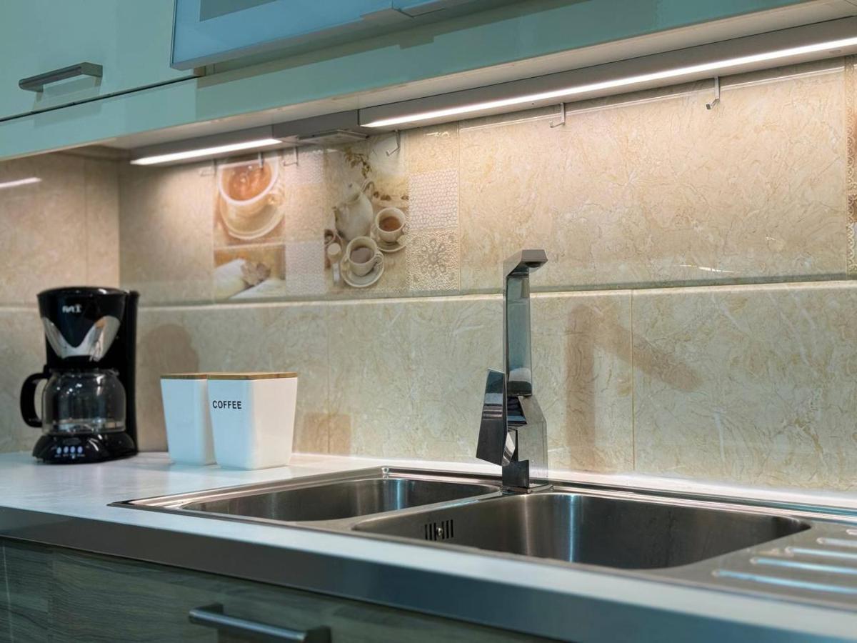 Ar Holiday Jbr 2 Hostal