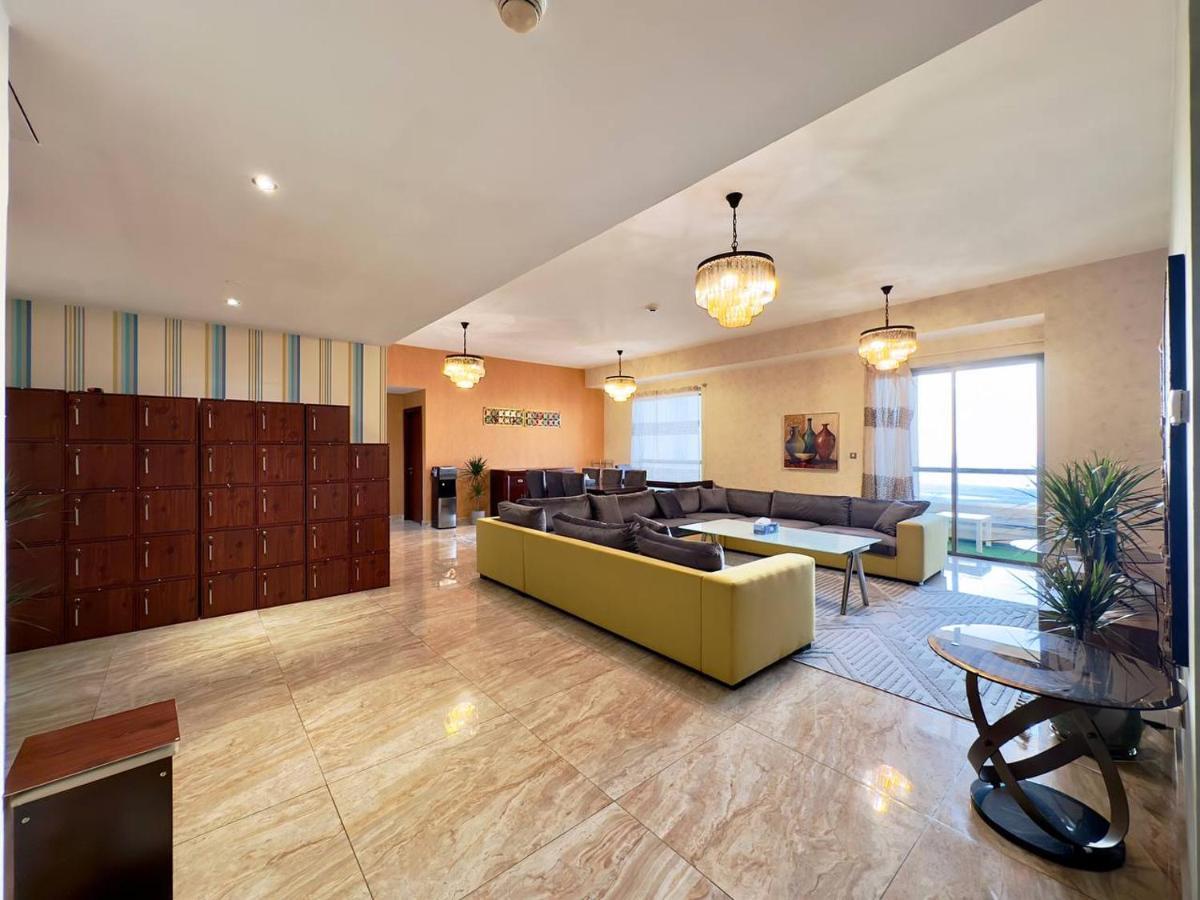 Ar Holiday Jbr 2 Hostal *