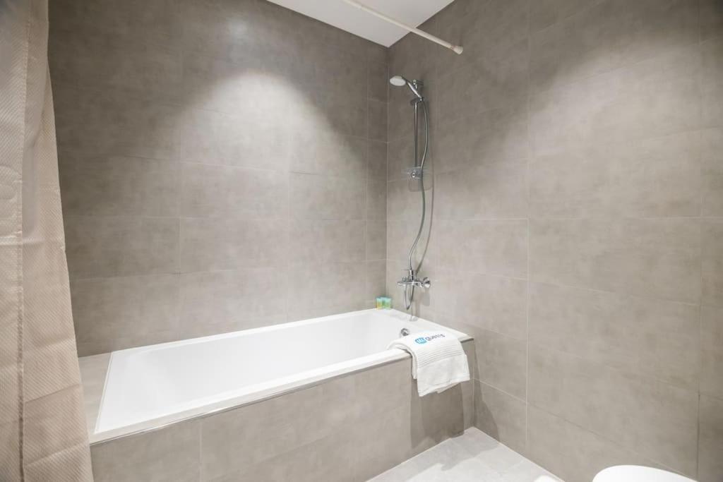 Higuests - Step Into Heaven In Lakeside Appartement Dubaï