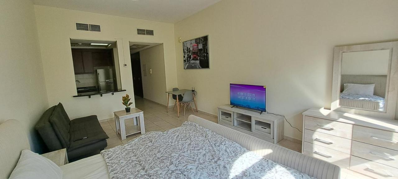 Druvya Homes, Bld Dg083, Street No,3 Discovery Gardens, Close To The Gardens Metro 6 Minutes Walkable *