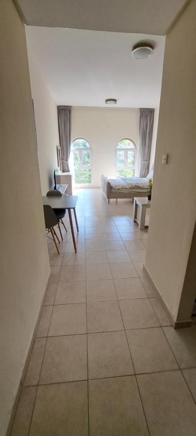 Druvya Homes, Bld Dg083, Street No,3 Discovery Gardens, Close To The Gardens Metro 6 Minutes Walkable Lejlighed
