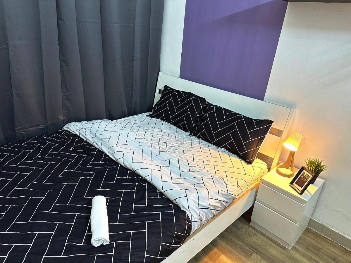 Quarto em Acomodações Particulares Beautiful Double Partition In Tecom Near Icm Metro Dubai