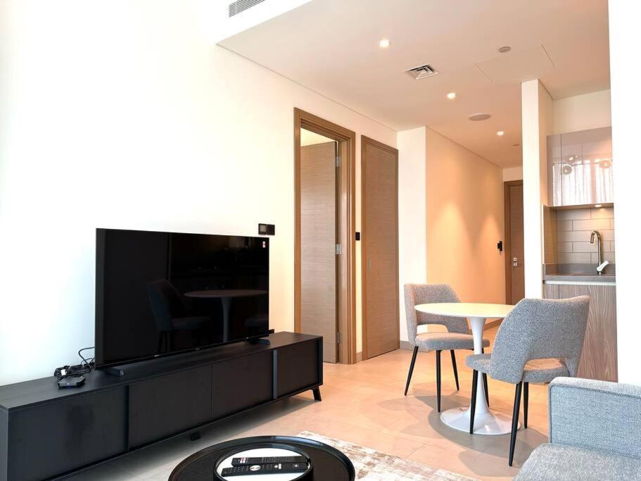 Appartement Stylish Brand New 1 Bedroom Dubaï