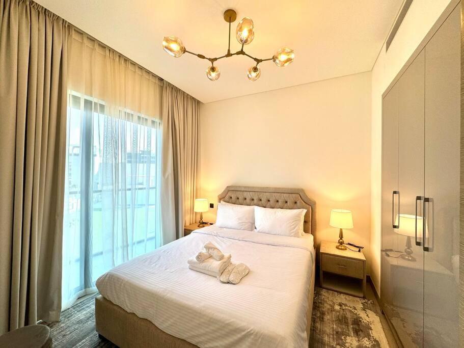 Stylish Brand New 1 Bedroom Appartement *