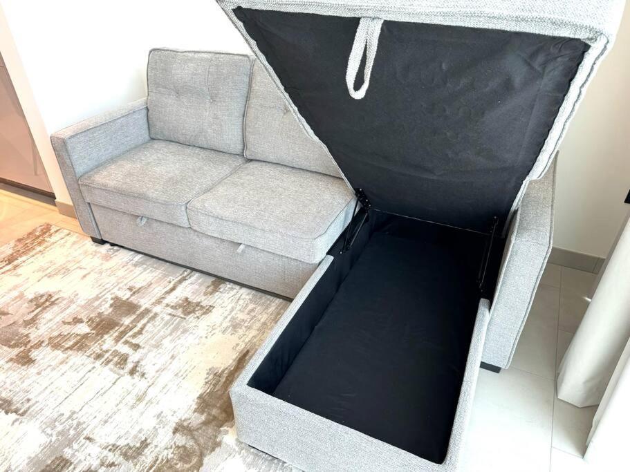 Stylish Brand New 1 Bedroom Appartement *