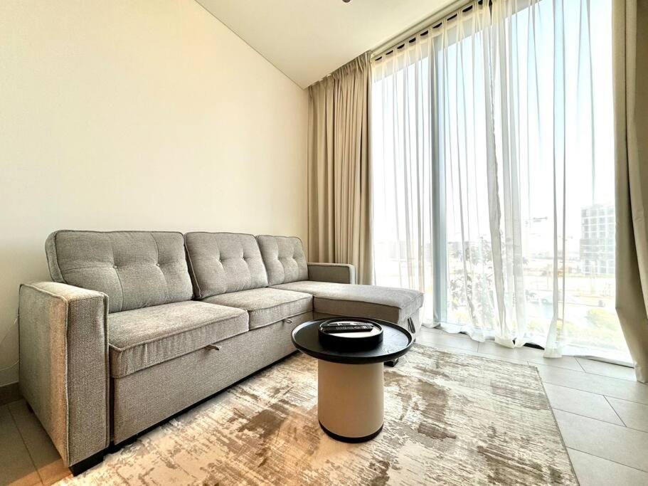 Stylish Brand New 1 Bedroom *
