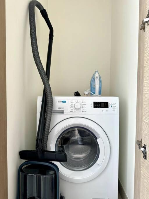 Appartement Stylish Brand New 1 Bedroom Dubaï