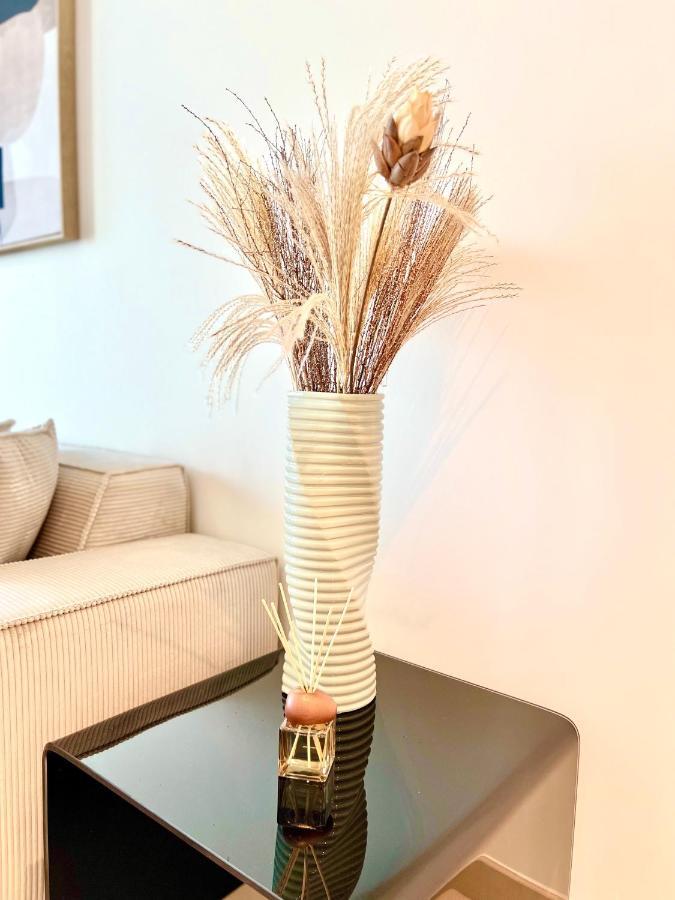 Downtown Views 1br - Mall, Fountain & Burj Khalifa Access Apartment