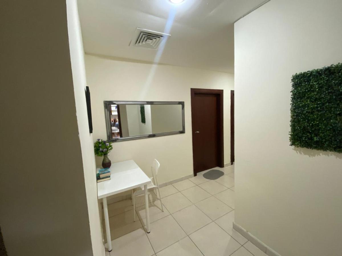 Huge In Al Barsha 1 Near Mashreq Metro Alloggio in famiglia *
