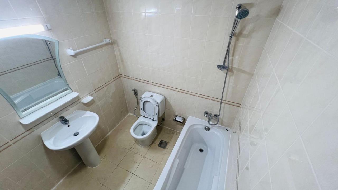 Huge In Al Barsha 1 Near Mashreq Metro Alloggio in famiglia Dubai
