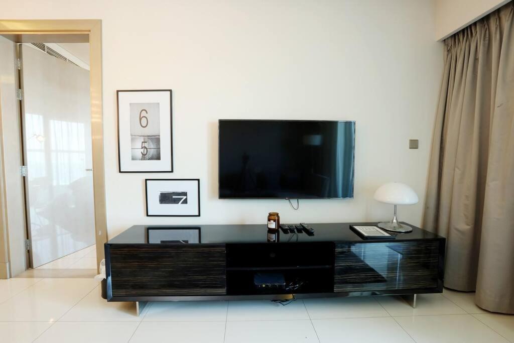 Brown Stone Paramount Towers Apartment *