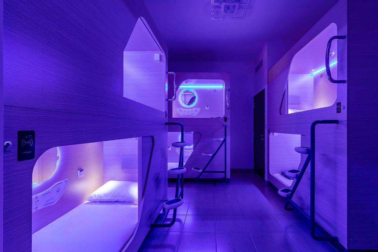 Hostal Berloga Capsule Jbr Dubái