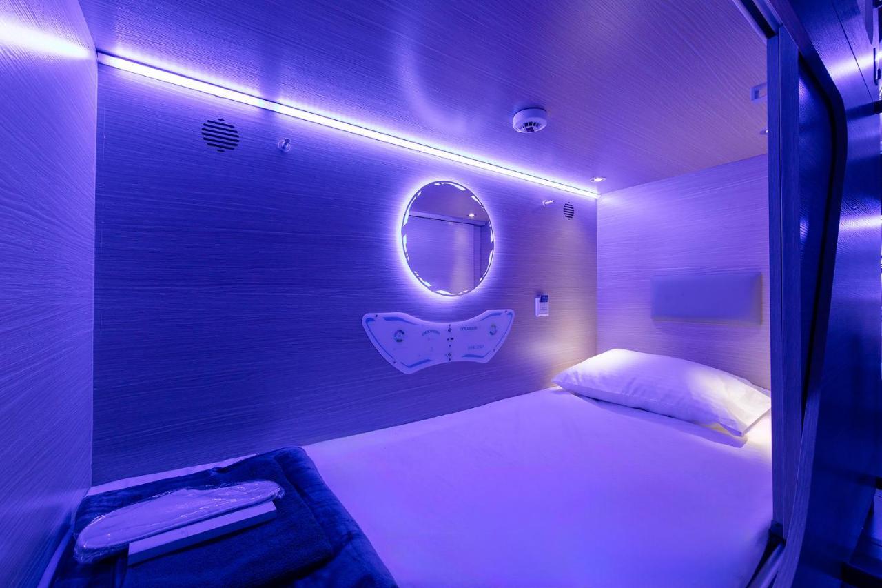 Hostal Berloga Capsule Jbr Dubái