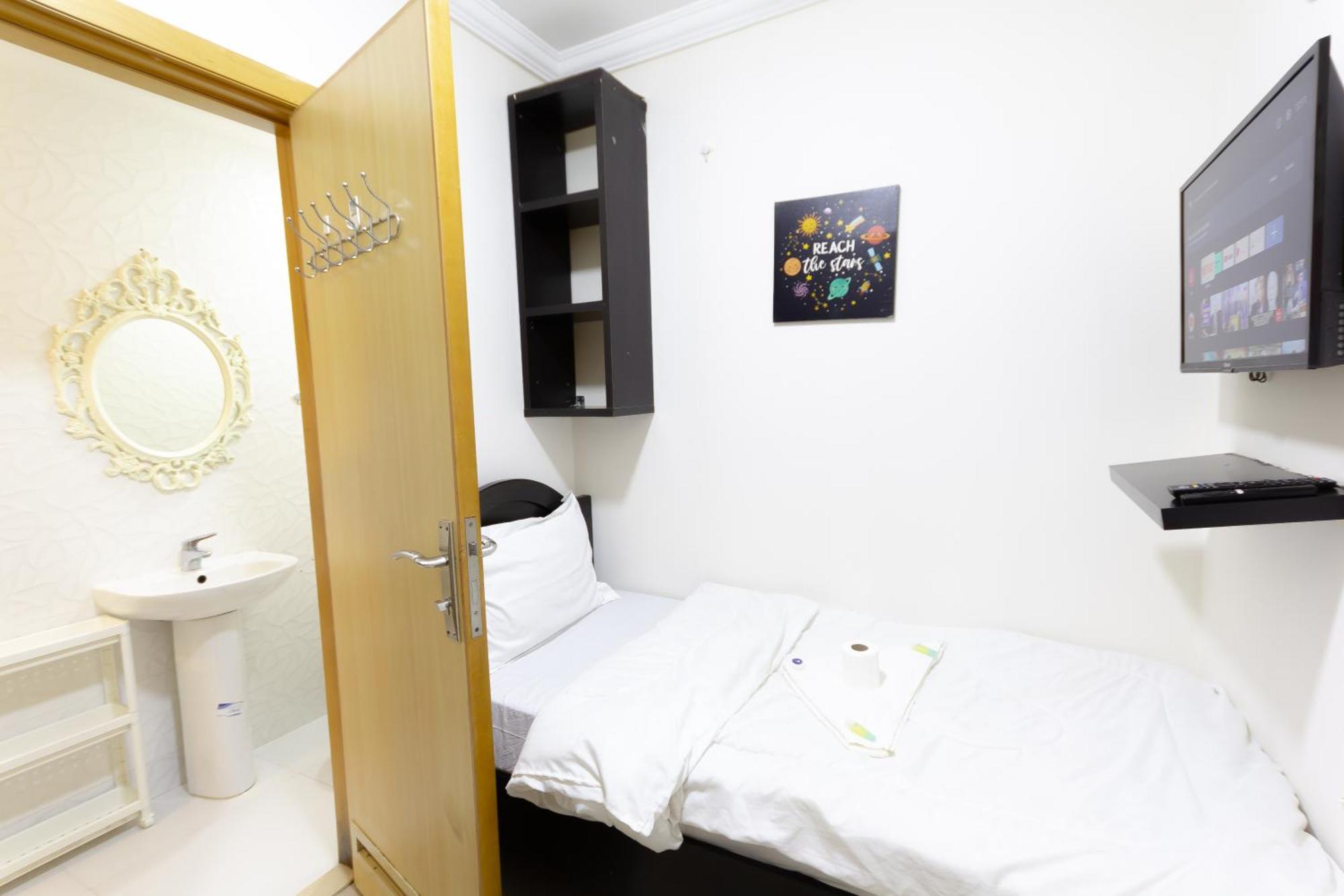 Budget With Private Bathroom For 'girls' Only In Dubai, Marina Dubai