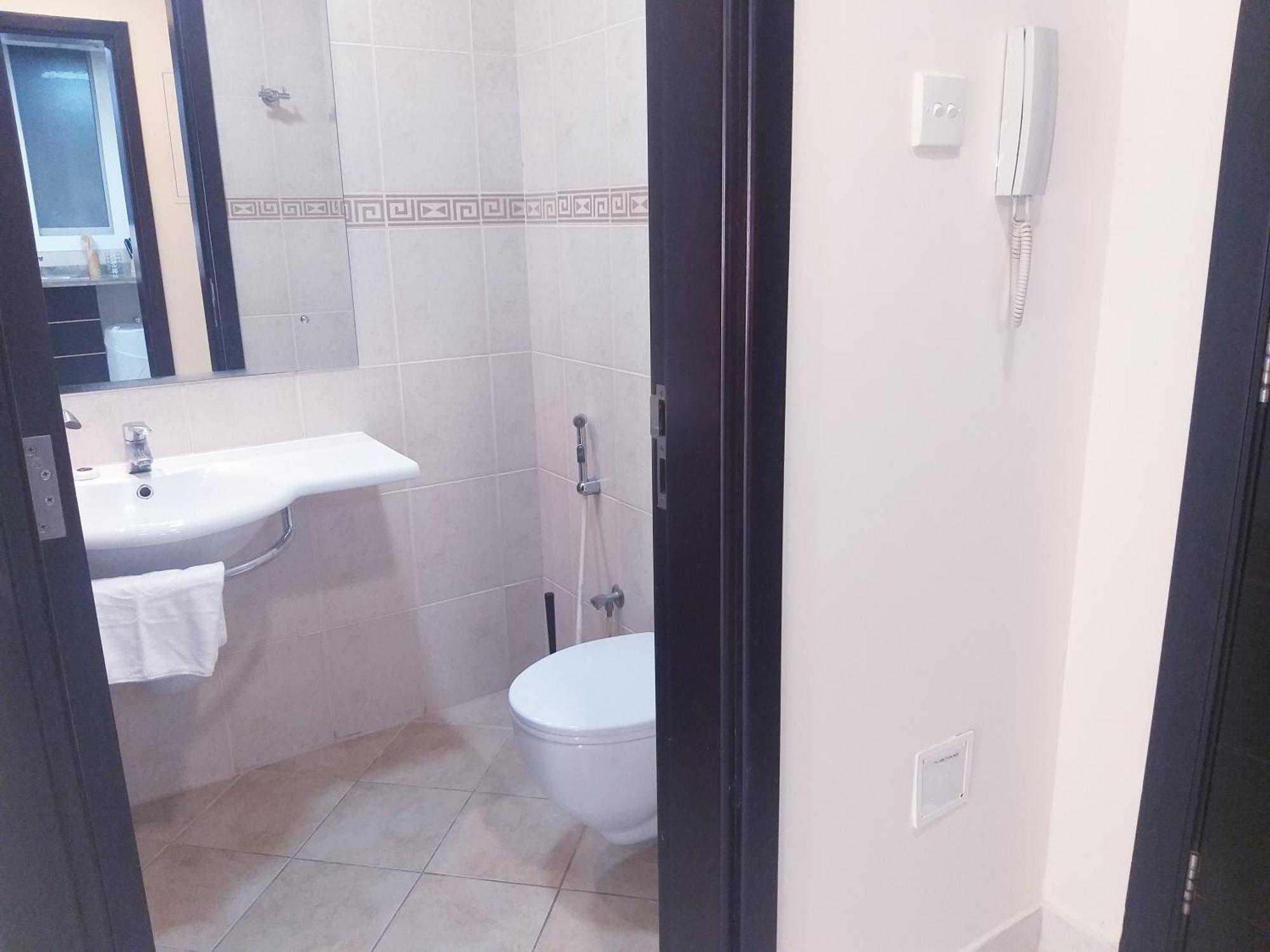 Lovely 1-bedroom In The Heart Of Marina Apartamento Dubái