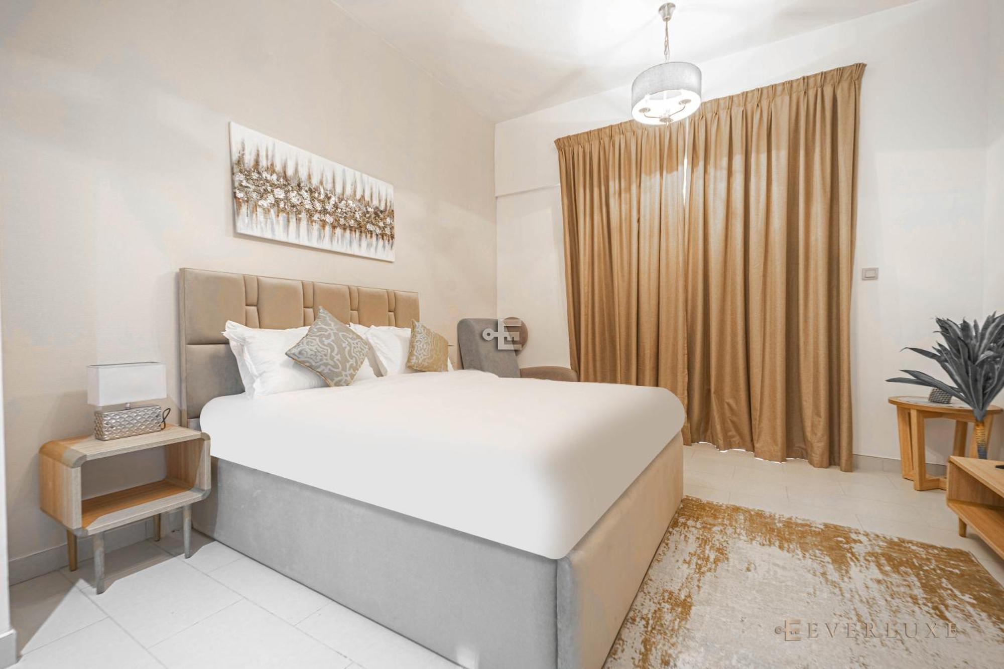 Everluxe Azizi Montrell Lovely