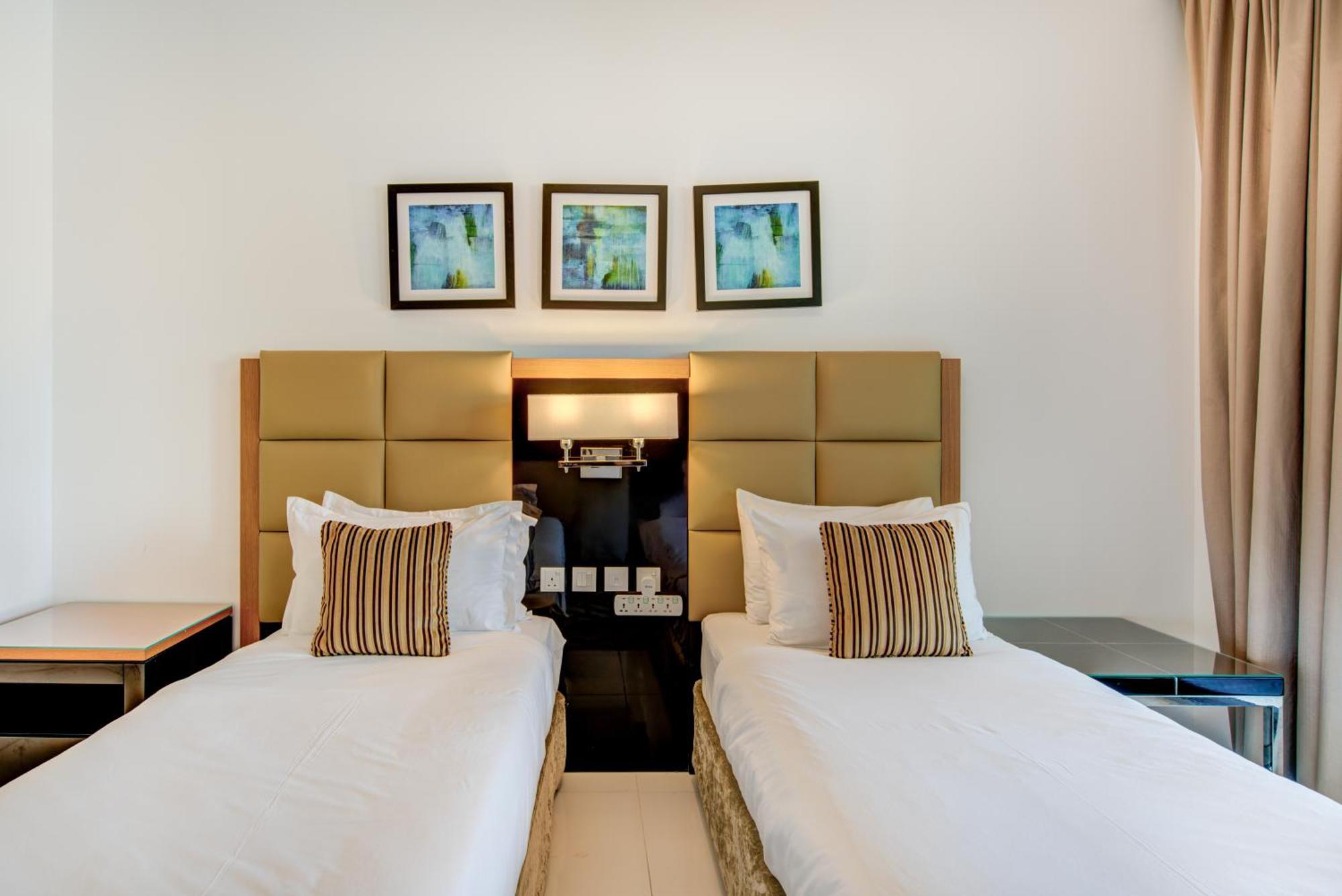 Trophy 2br Starlight Spaces W Free Valet Parking Dubaï