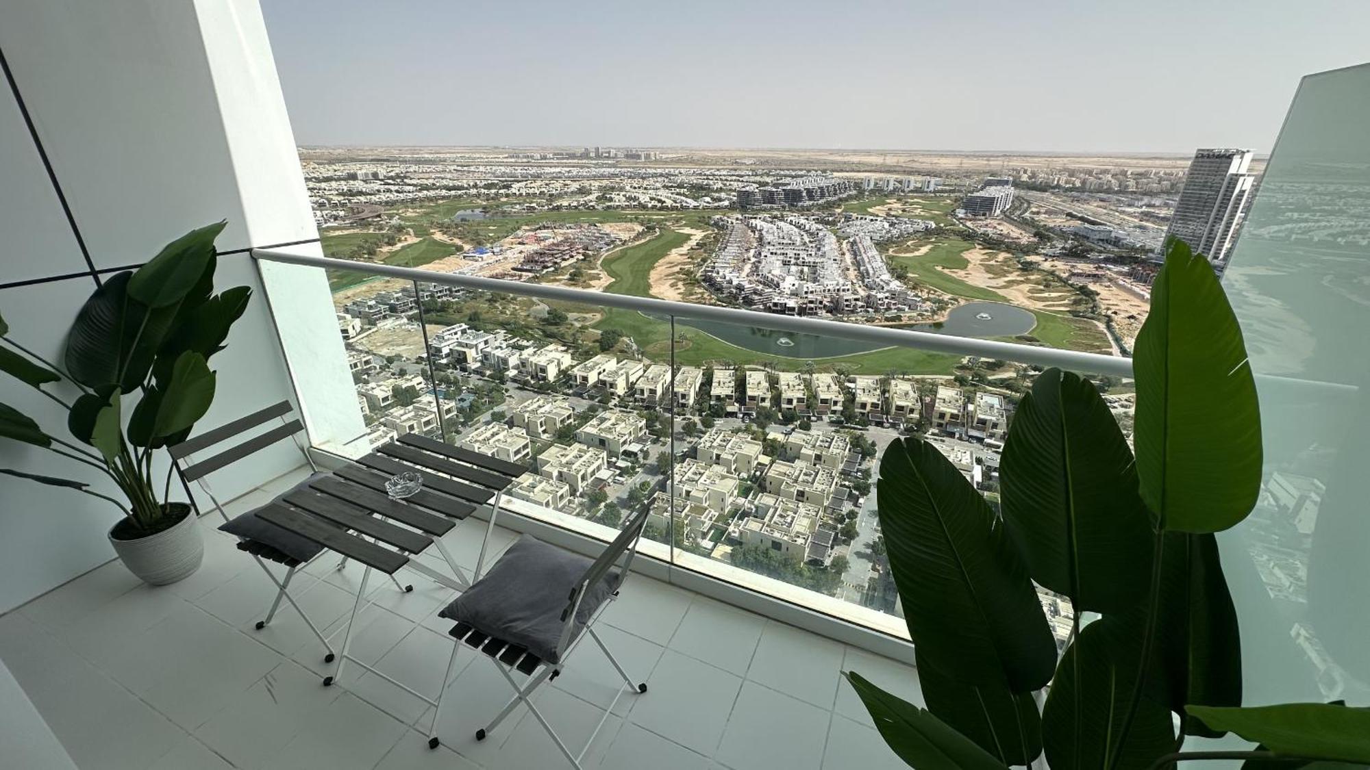 Easygo - Carson Tower C Damac Hills
