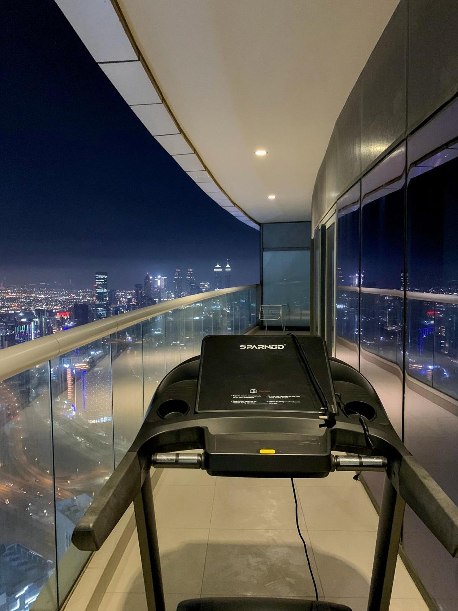 Luxurious In Paramount Dubái