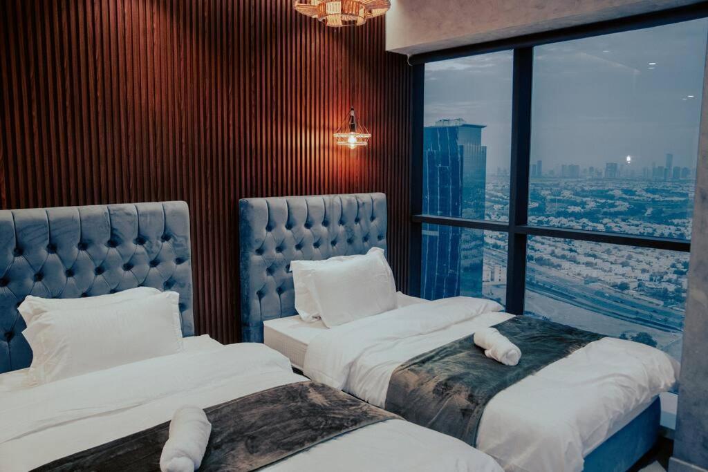 Apartment Luxury 3 Bedroom Sub Penthouse With Rooftop Pool Dubai
