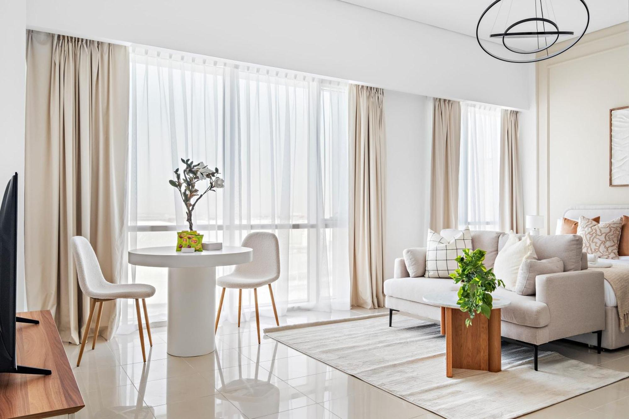 Silkhaus Elegant Near Silicon Mall Dubaï