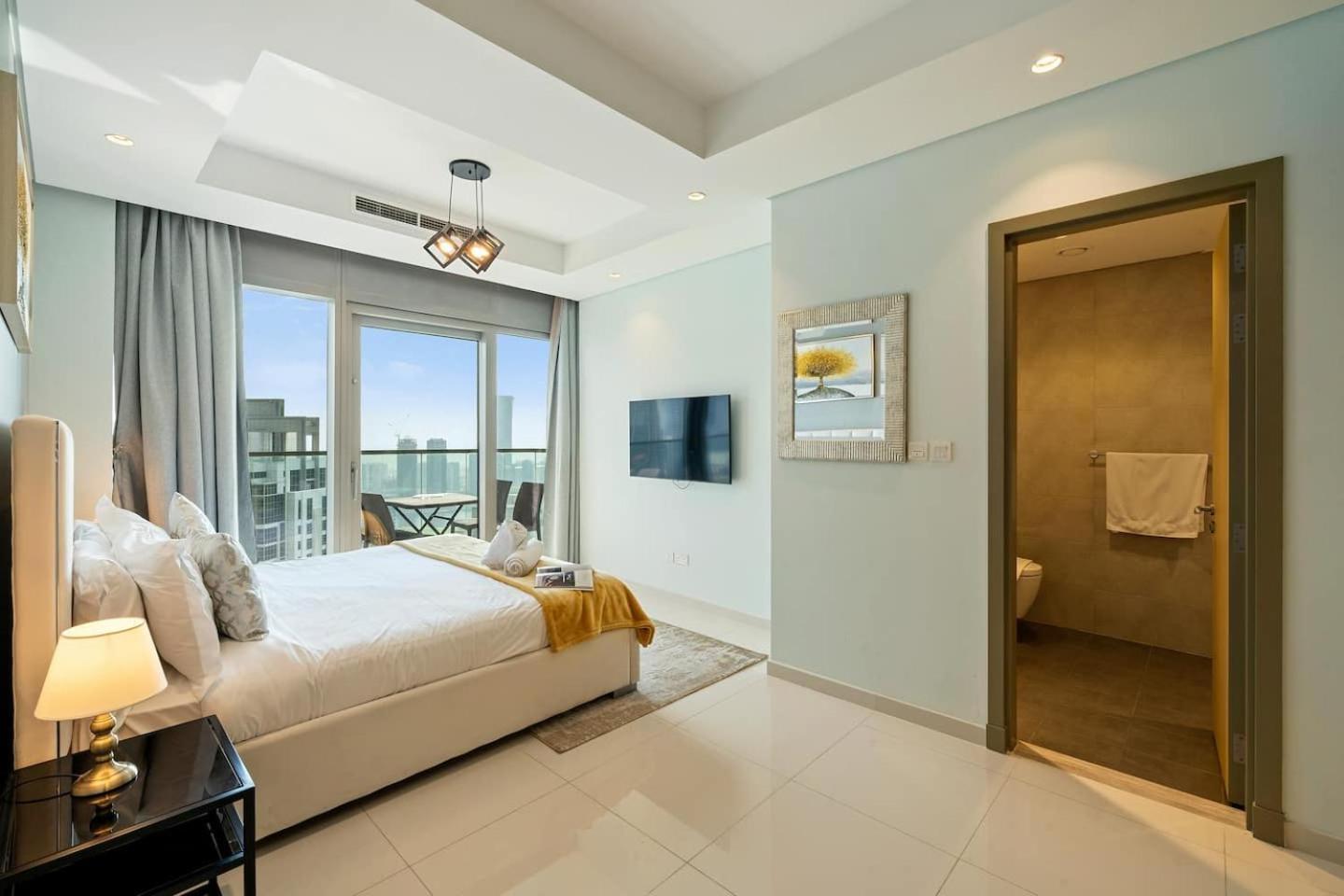High Floor 2 Bedroom Gem - Burj Khalifa Views * Dubai