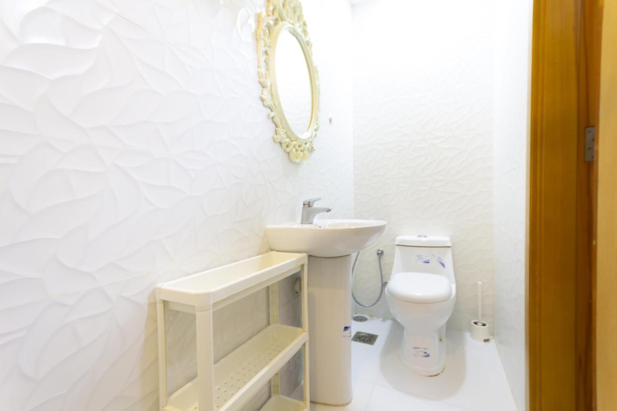 Apartment Budget With Private Bathroom For 'girls' Only In Dubai, Marina *