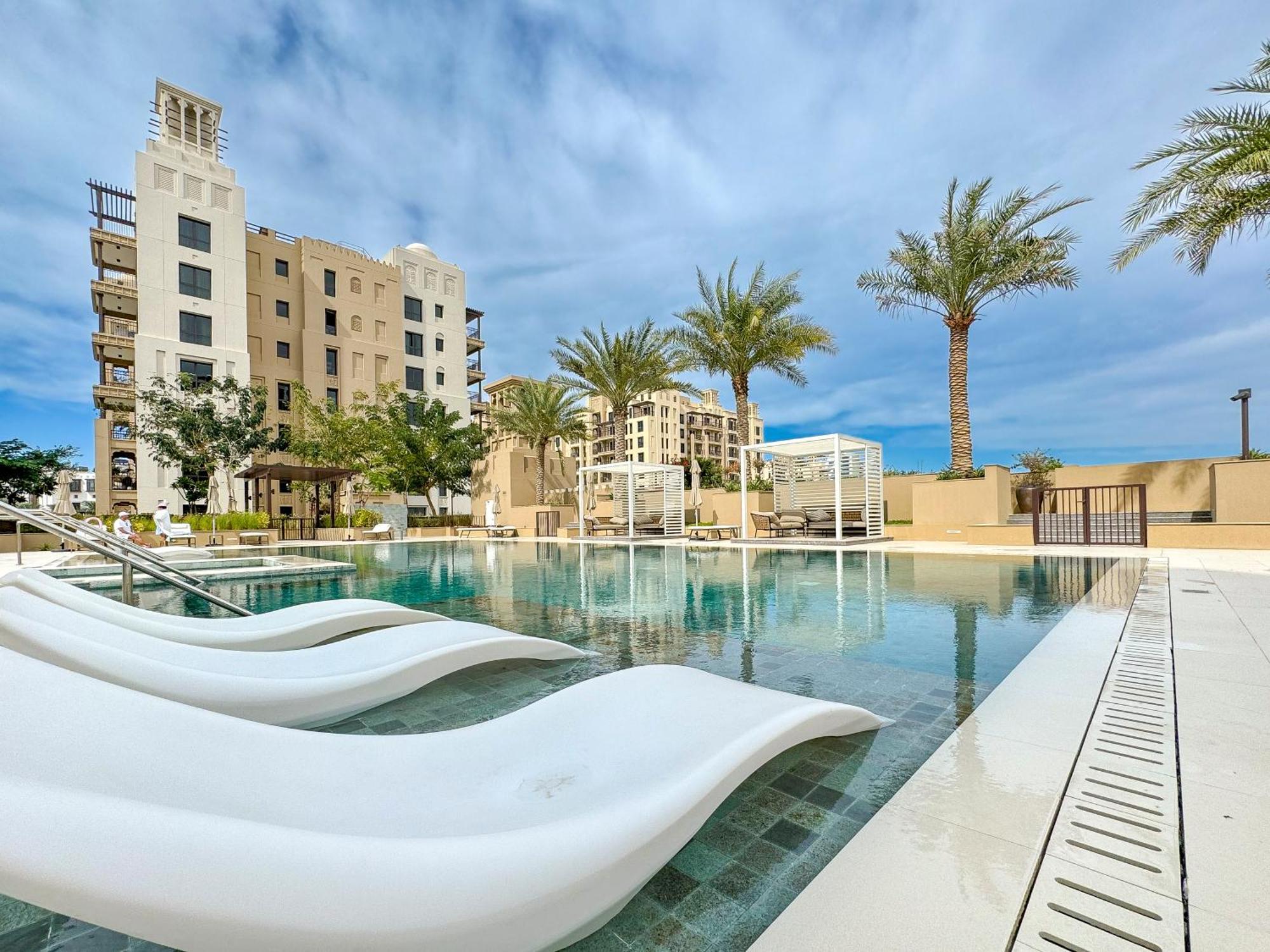 Appartement Trophy Jumeriah Pearl Retreat With Great Pool & Gym In Madinat Jumeriah Living Dubaï