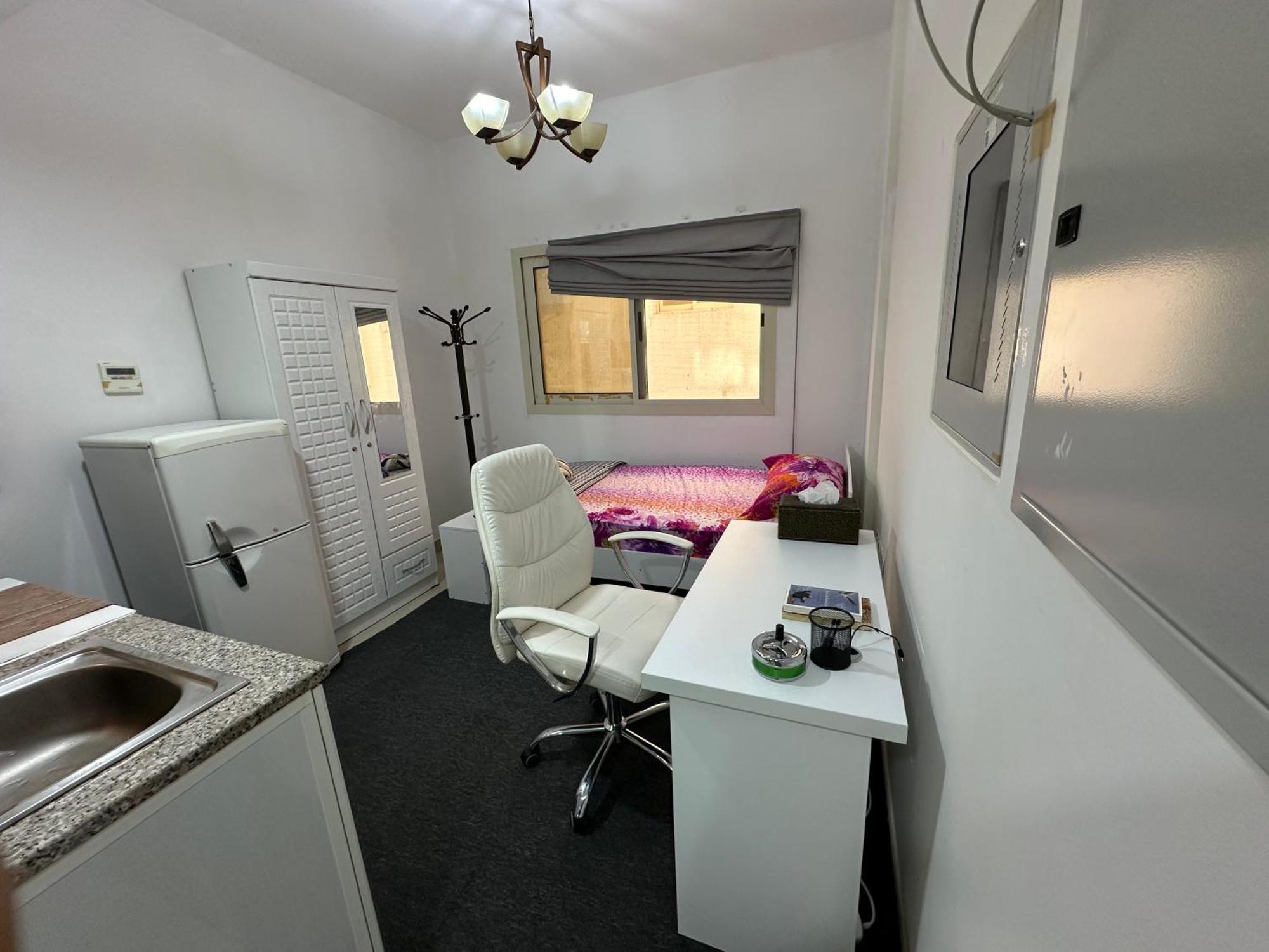 The Regal Residency Studio, 1 Minute Walking Distance From Gold Souk Apartment