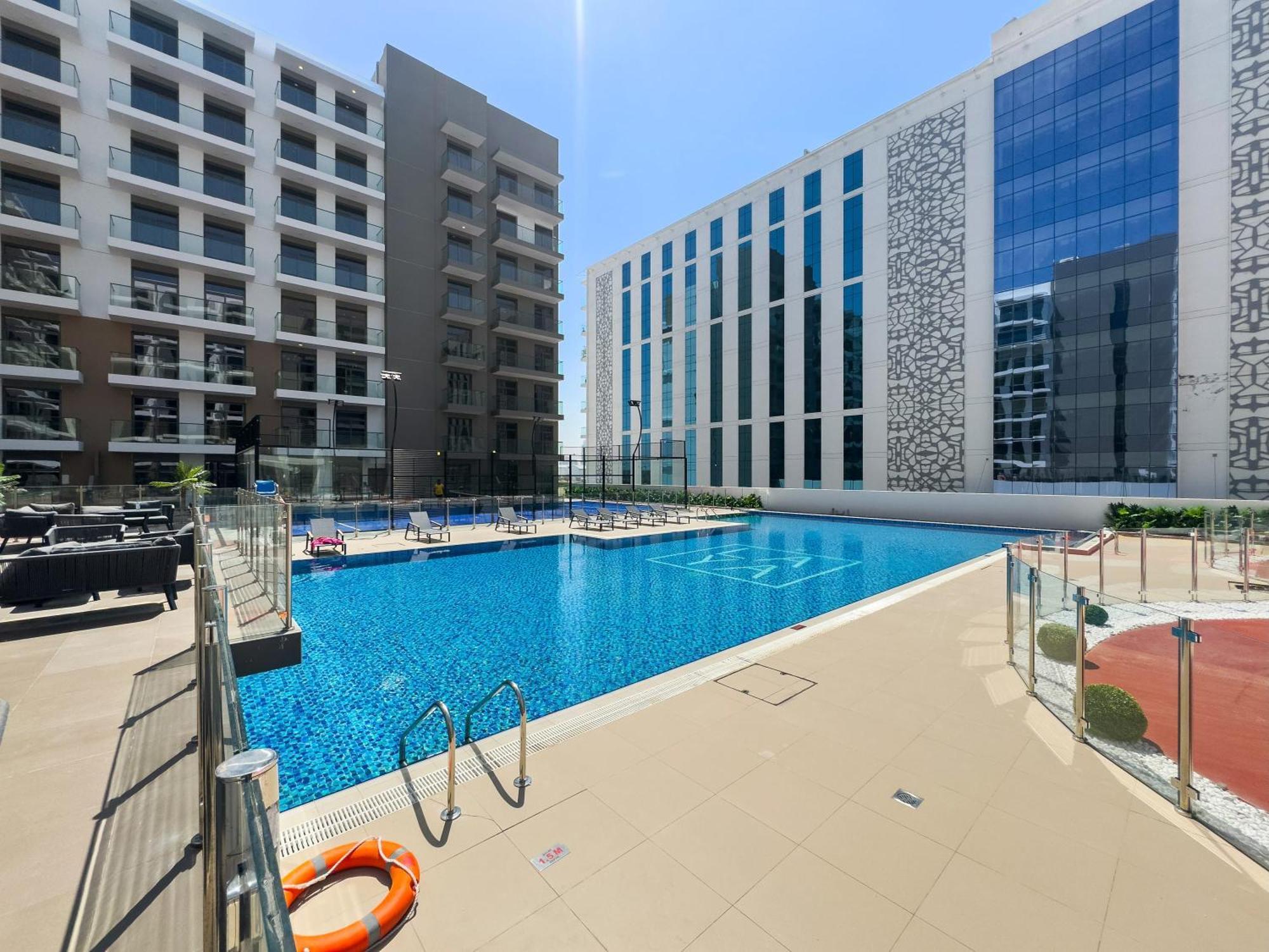 Modern In With Pool Gym And Paddl Dubaï