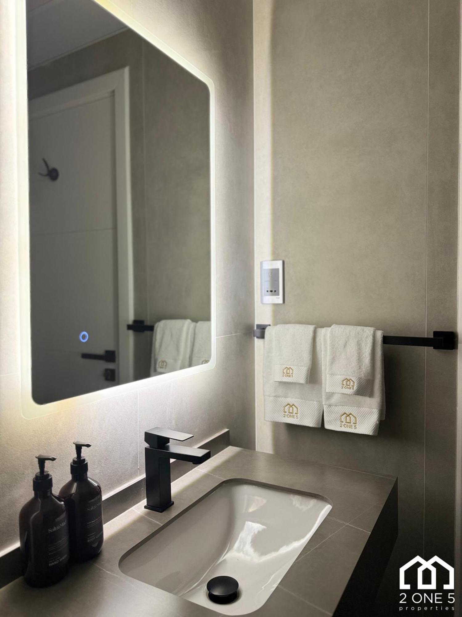 Appartement Stylish 2 Bedroom With Marina View Dubaï
