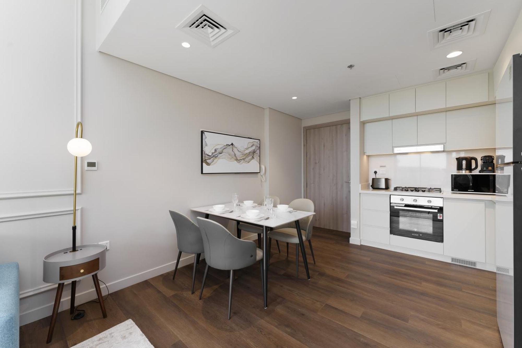 Your Modern Sophisticated In Hills Appartement