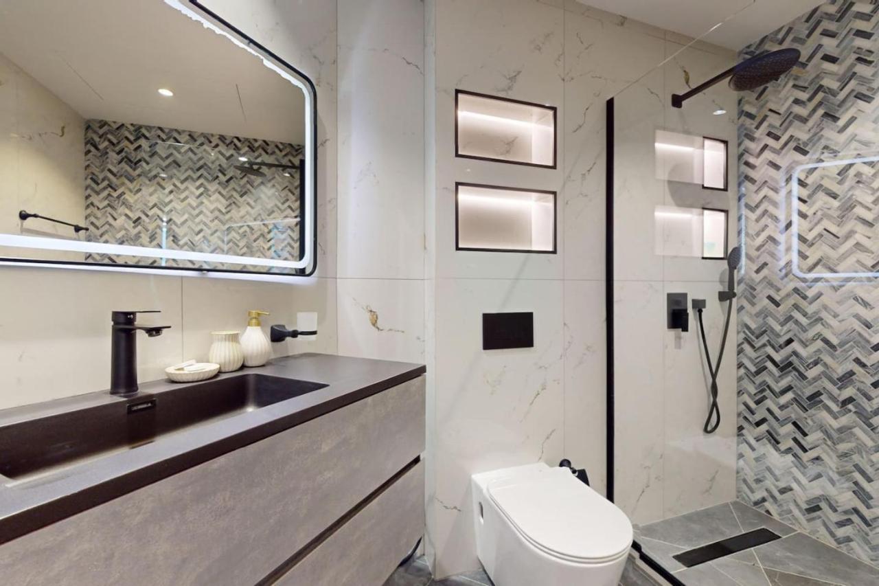 Apartament Torch Tower - Glamorous Two Bedroom Dubai