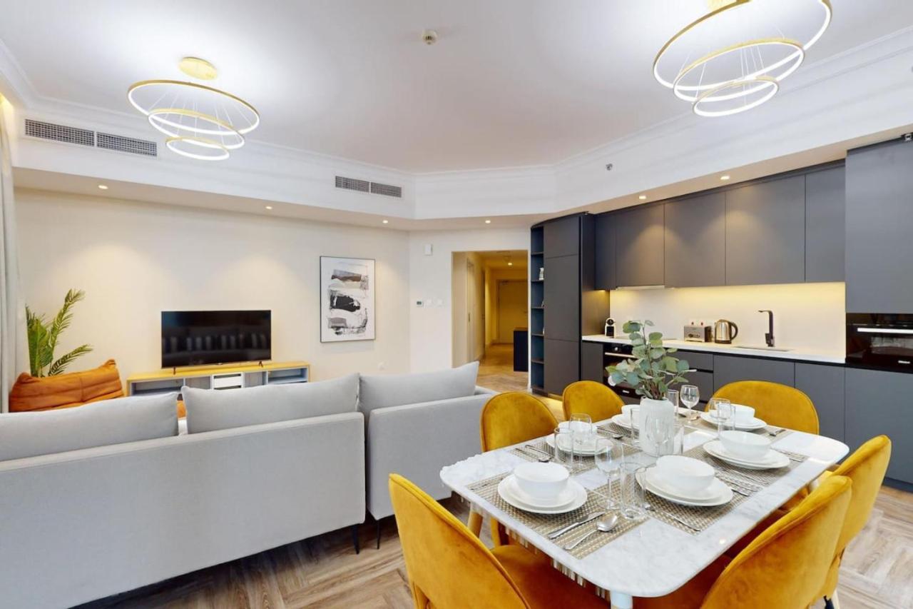 Torch Tower - Glamorous Two Bedroom Apartament