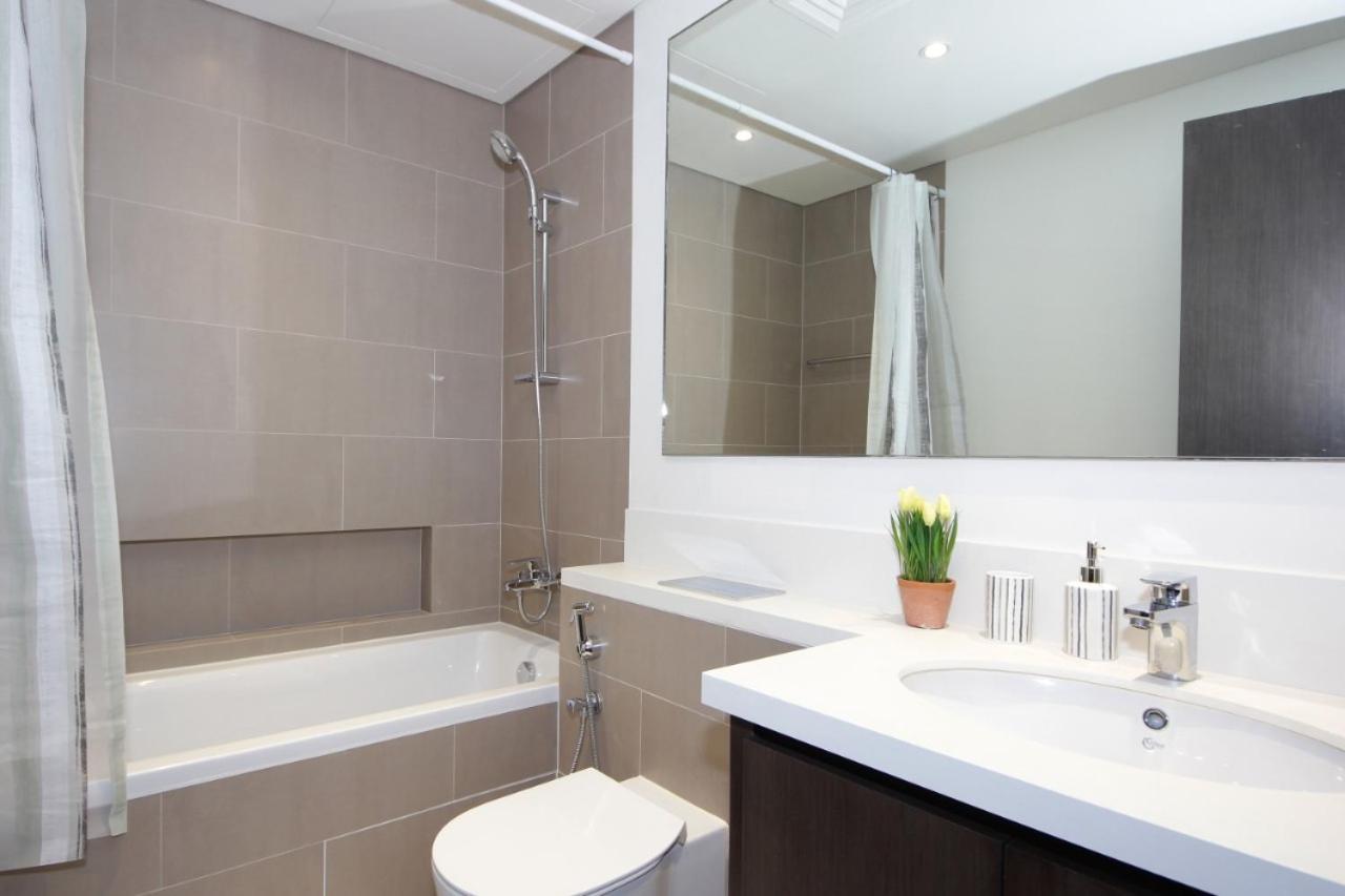 Elegant Waterfront 1bhk In Creek Harbour Apartamento *