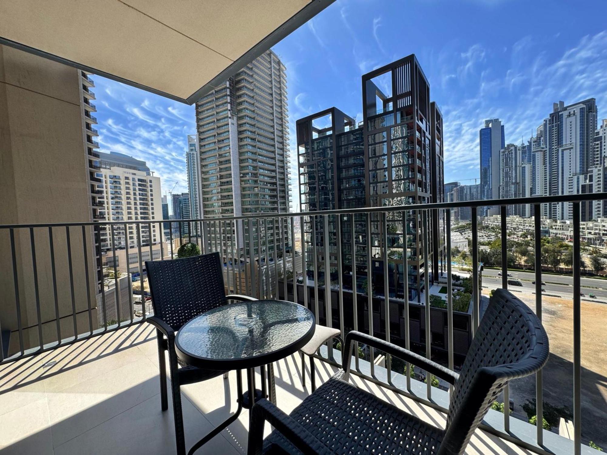 Spacious And Vibrant 1br In Boulevard Heights Dubái