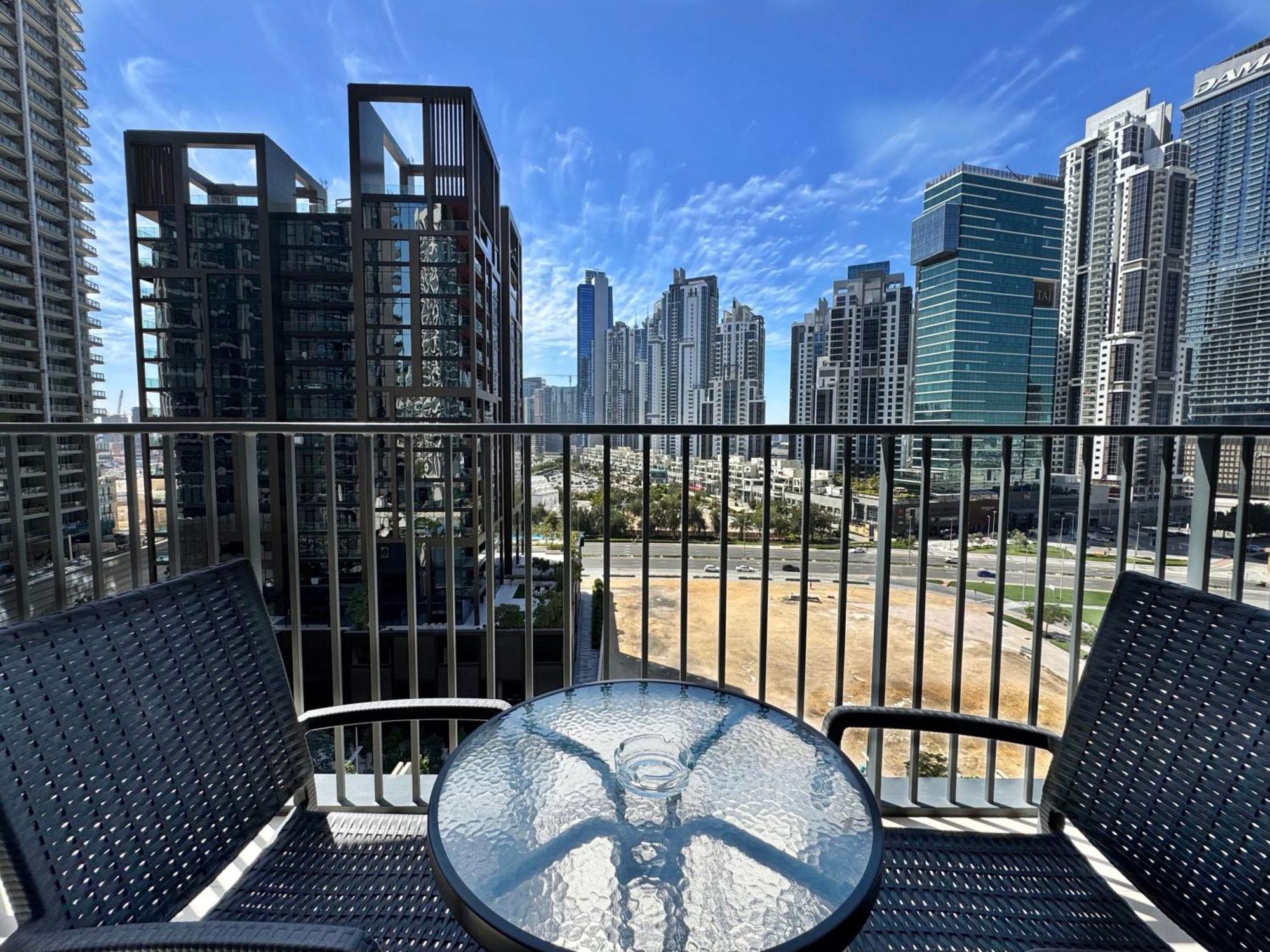 Spacious And Vibrant 1br In Boulevard Heights Apartamento Dubái